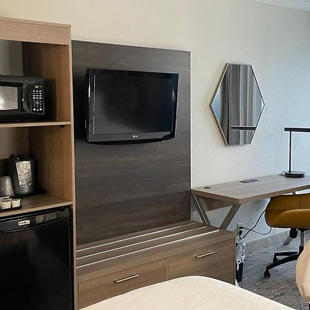 Holiday Inn Express Burlington By Ihg Exterior photo