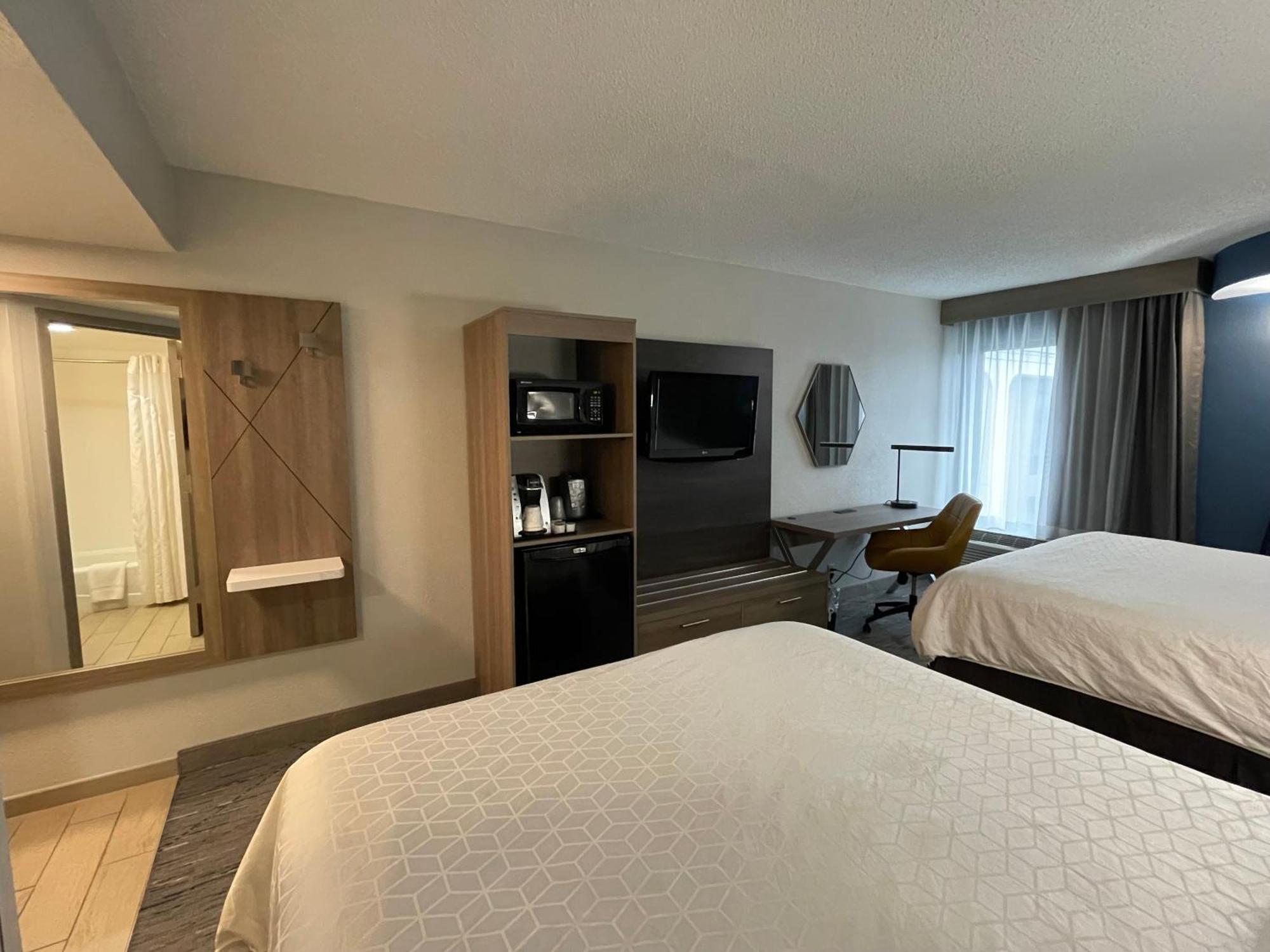 Holiday Inn Express Burlington By Ihg Exterior photo