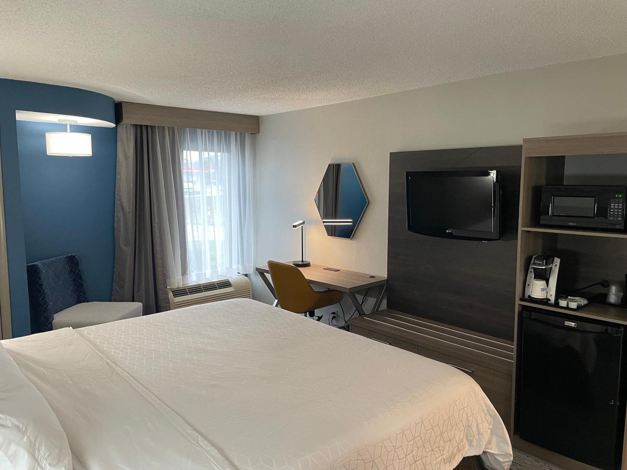 Holiday Inn Express Burlington By Ihg Exterior photo