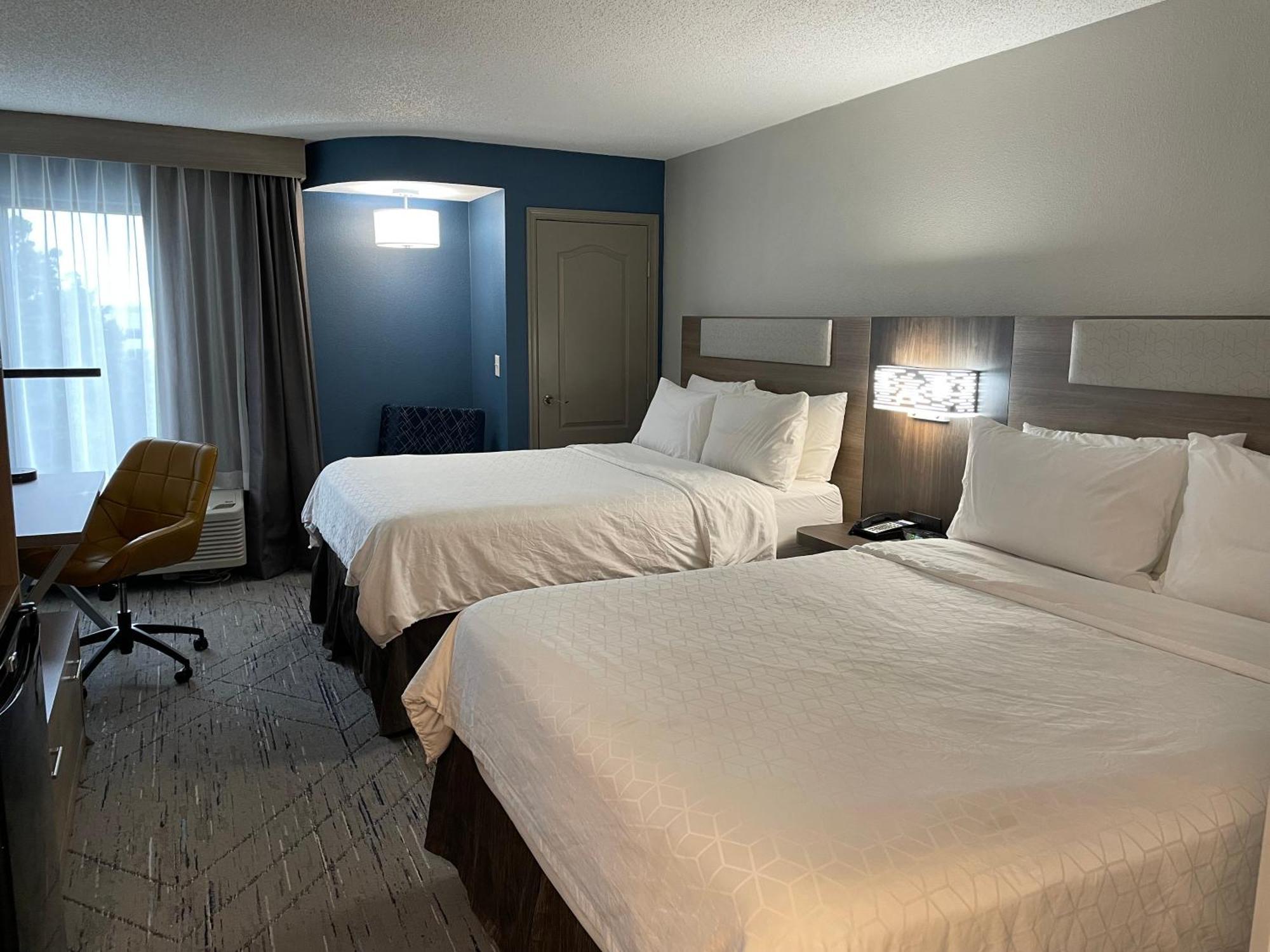 Holiday Inn Express Burlington By Ihg Exterior photo