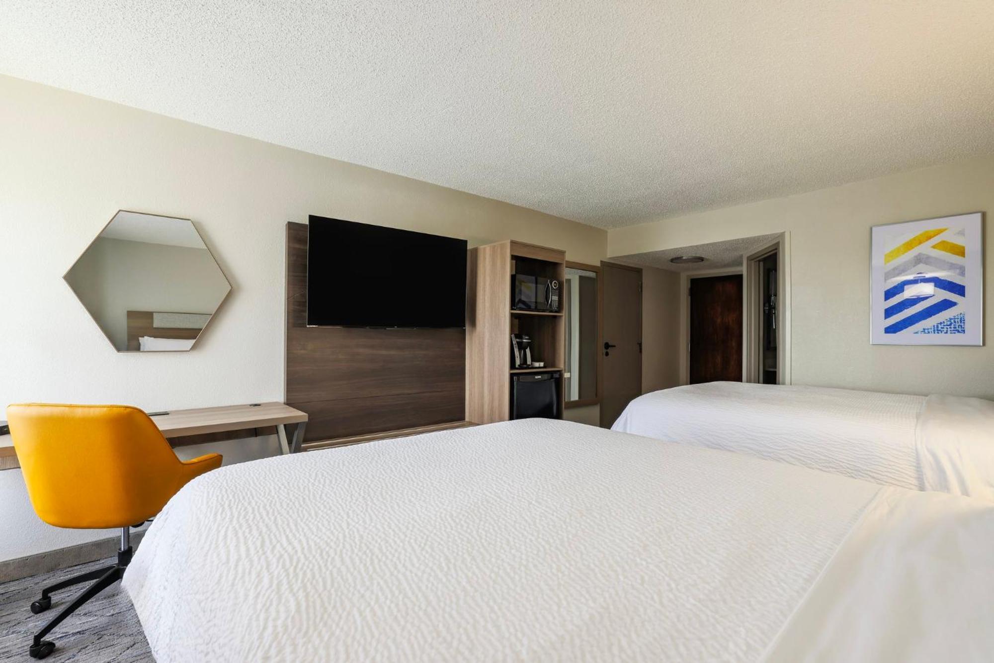 Holiday Inn Express Burlington By Ihg Exterior photo