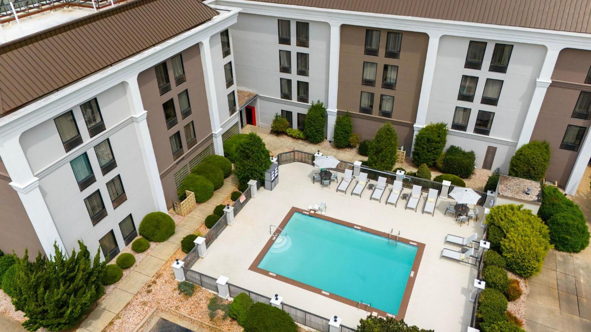 Holiday Inn Express Burlington By Ihg Exterior photo