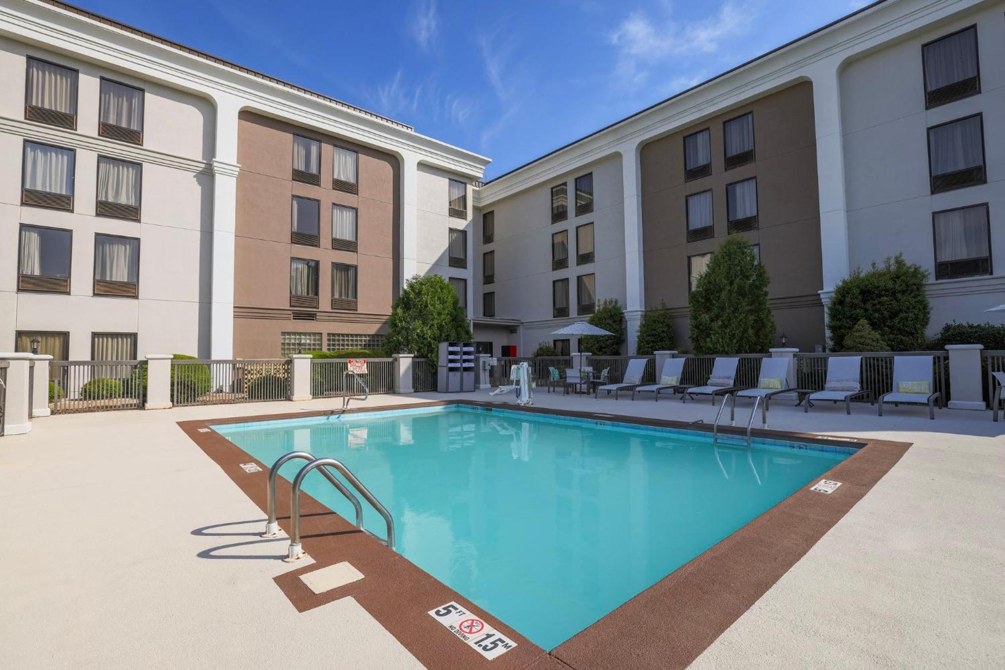 Holiday Inn Express Burlington By Ihg Exterior photo