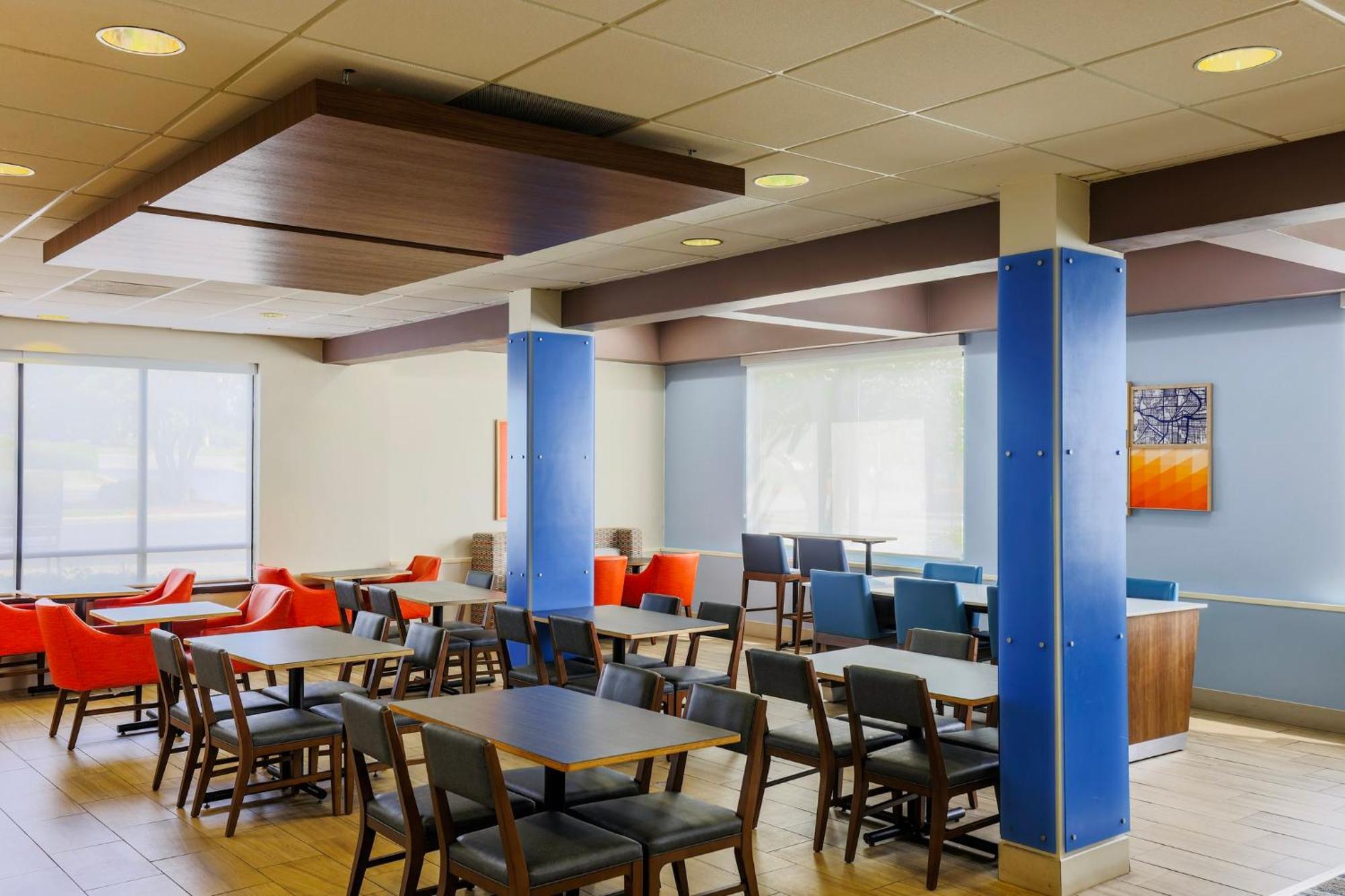 Holiday Inn Express Burlington By Ihg Exterior photo