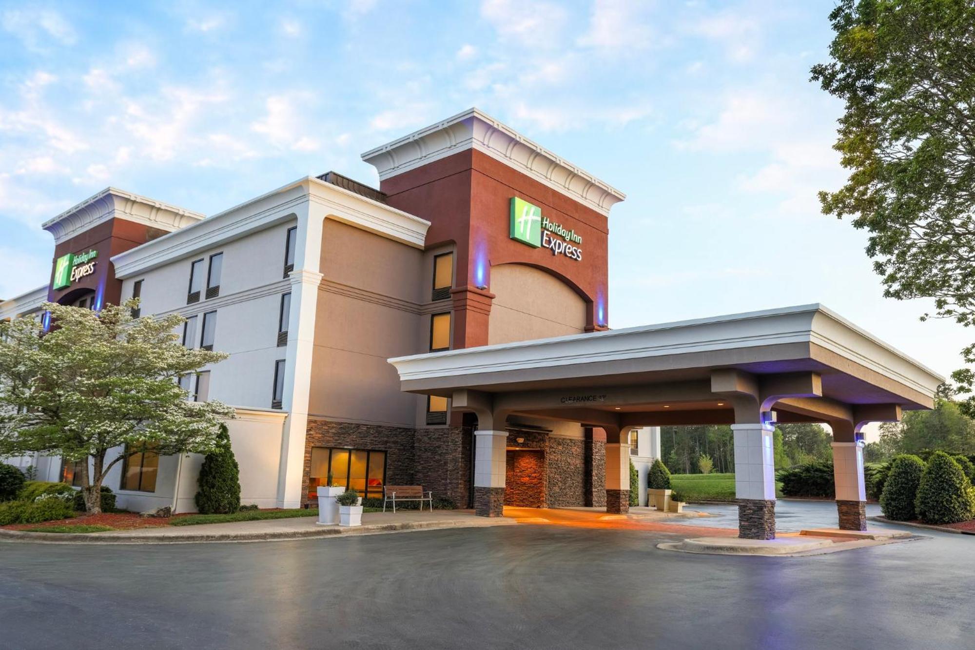 Holiday Inn Express Burlington By Ihg Exterior photo