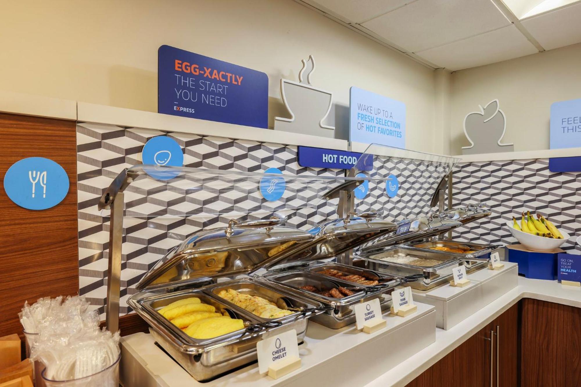 Holiday Inn Express Burlington By Ihg Exterior photo