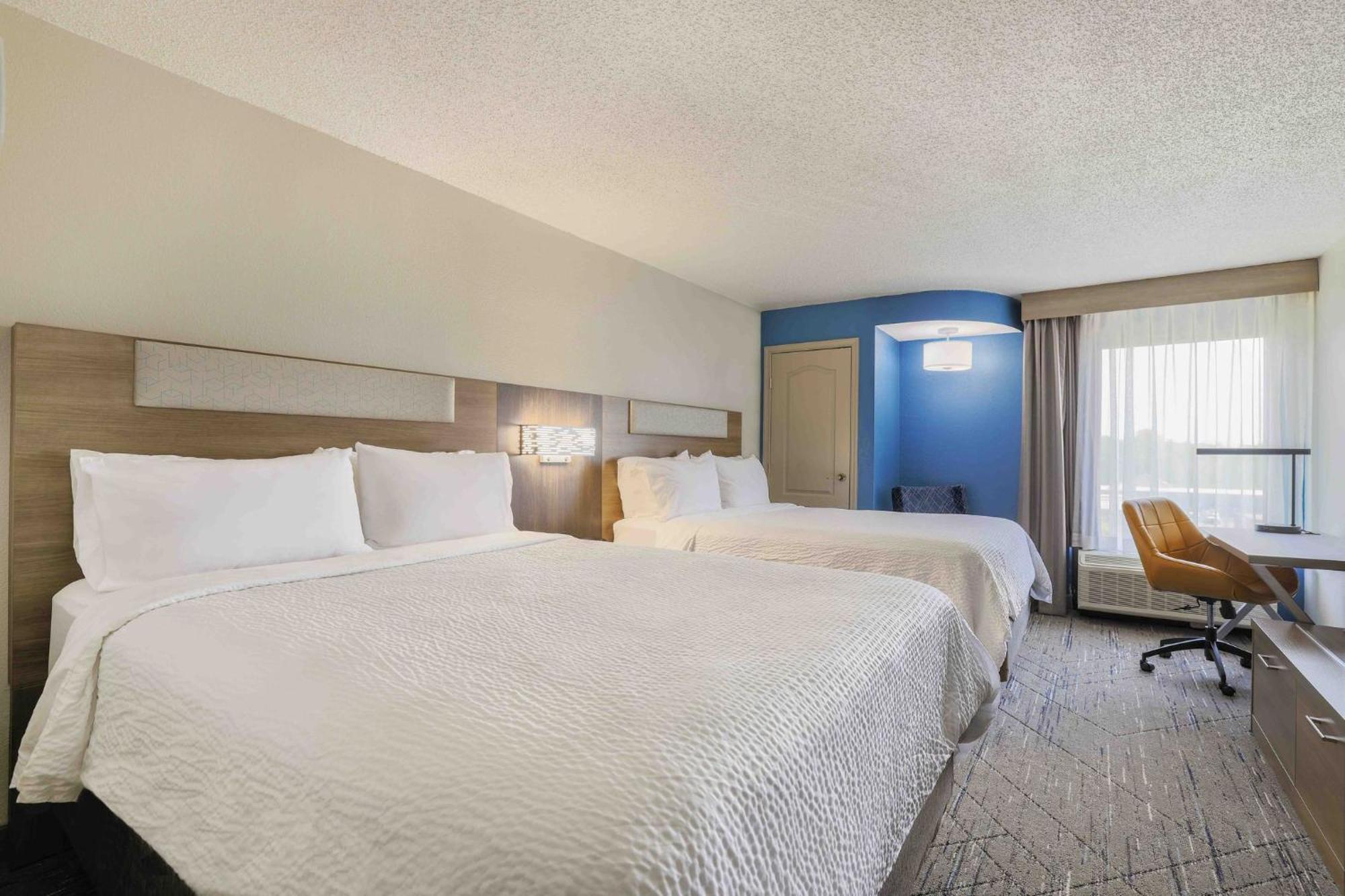 Holiday Inn Express Burlington By Ihg Exterior photo