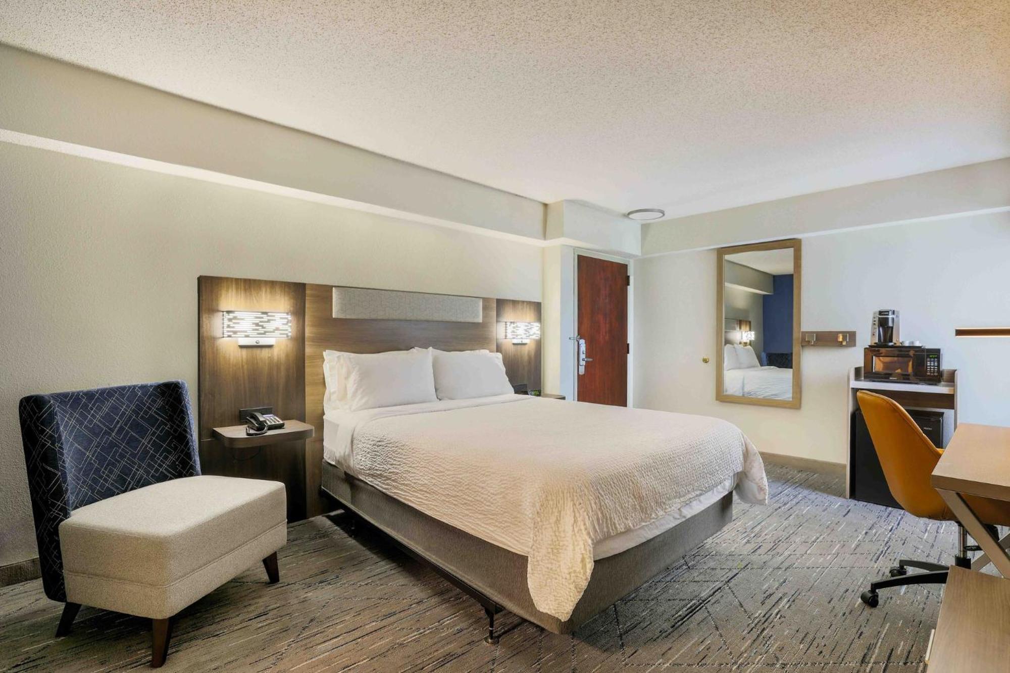 Holiday Inn Express Burlington By Ihg Exterior photo