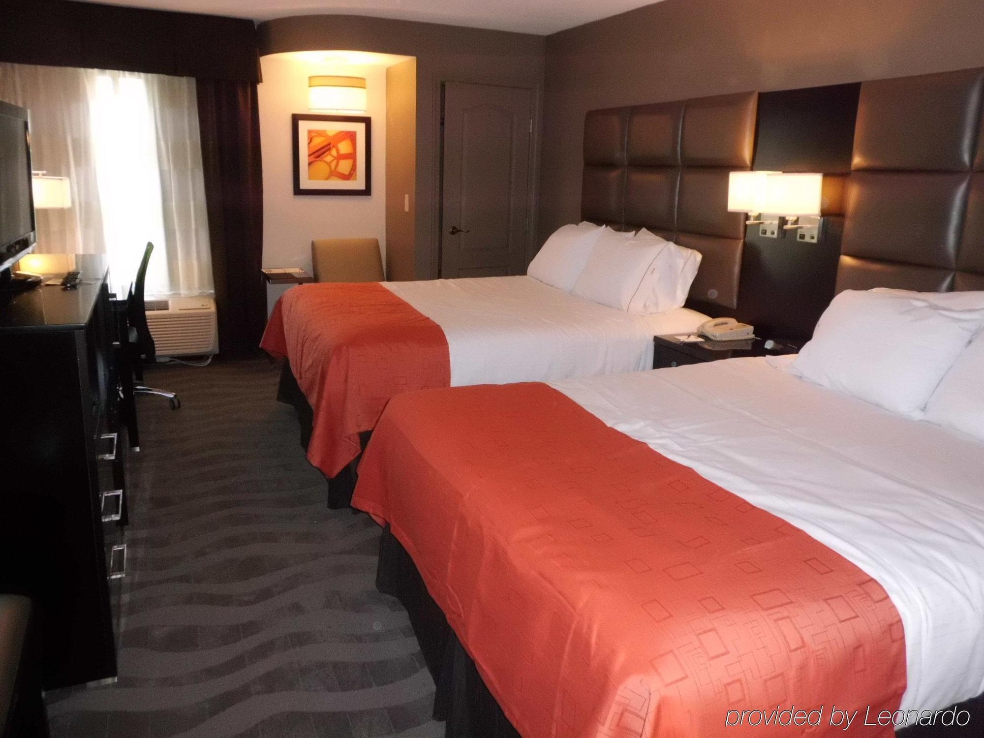 Holiday Inn Express Burlington By Ihg Room photo