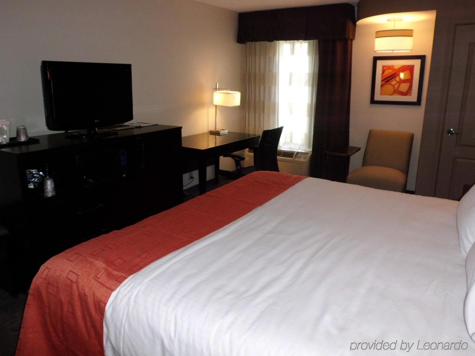 Holiday Inn Express Burlington By Ihg Room photo