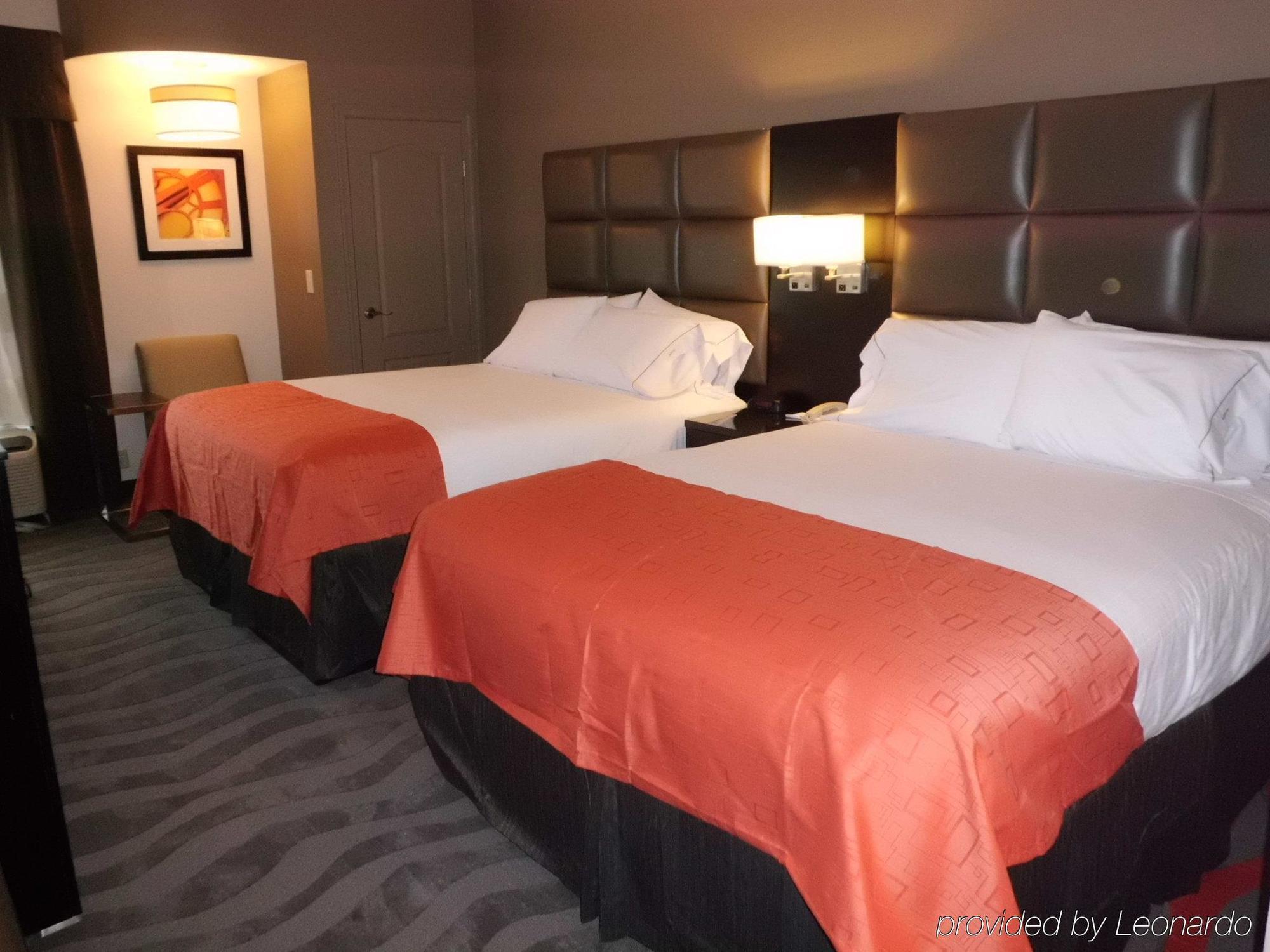 Holiday Inn Express Burlington By Ihg Room photo